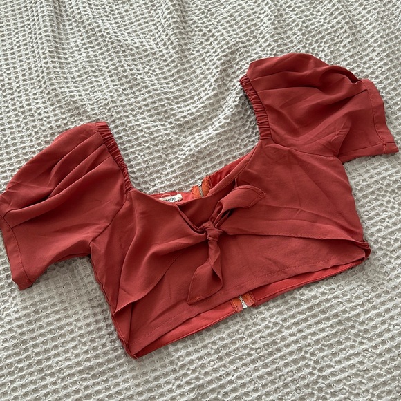 Essue Puff Sleeve Crop Top - Picture 2 of 4